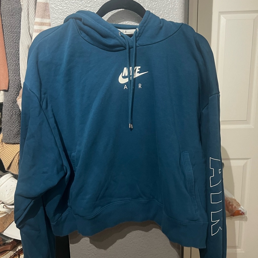 Nike oversize cropped